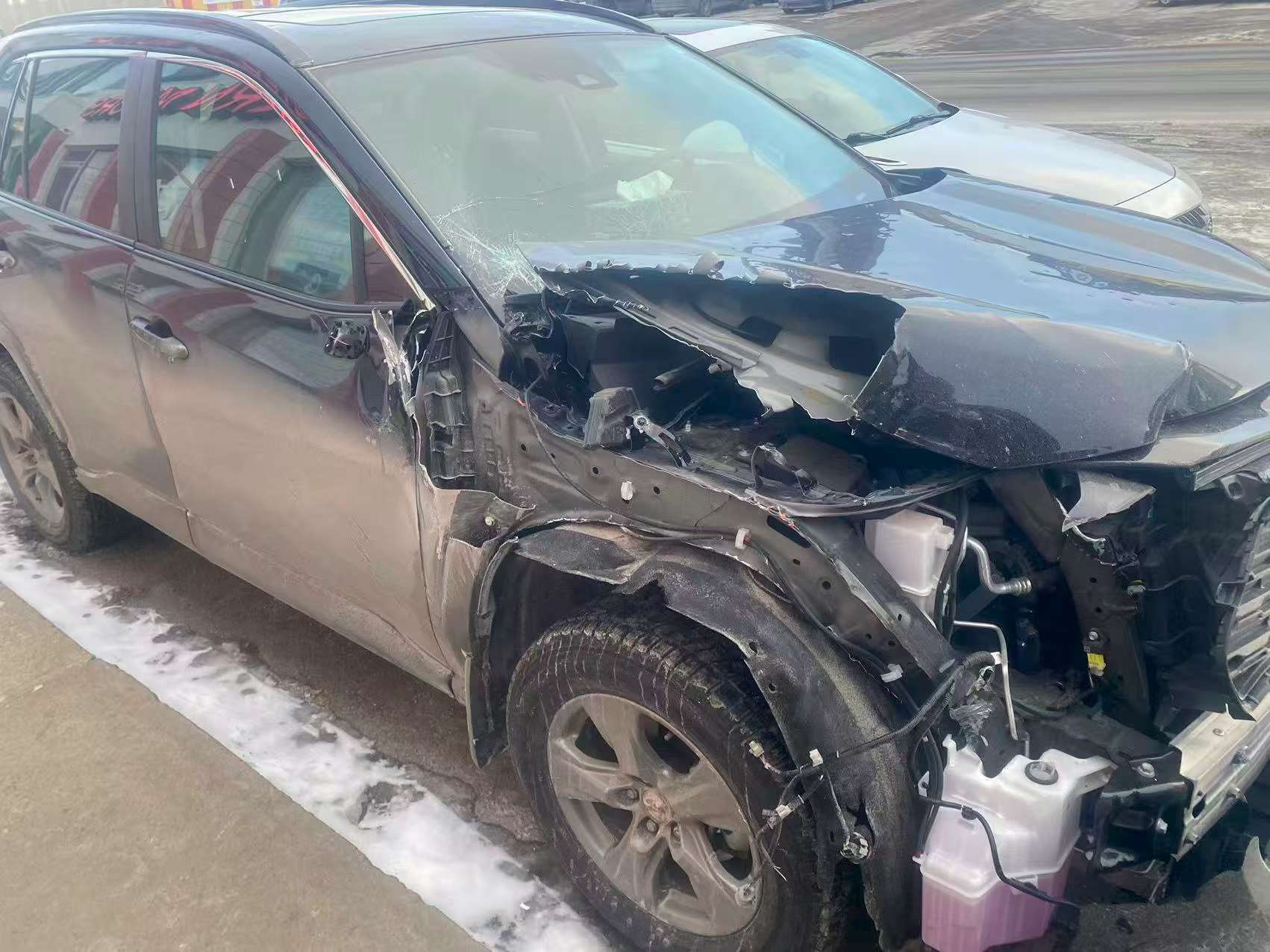 2010 款丰田 Matrix 前部事故维（卡尔加里，艾伯塔省） repair photo 1 Calgary