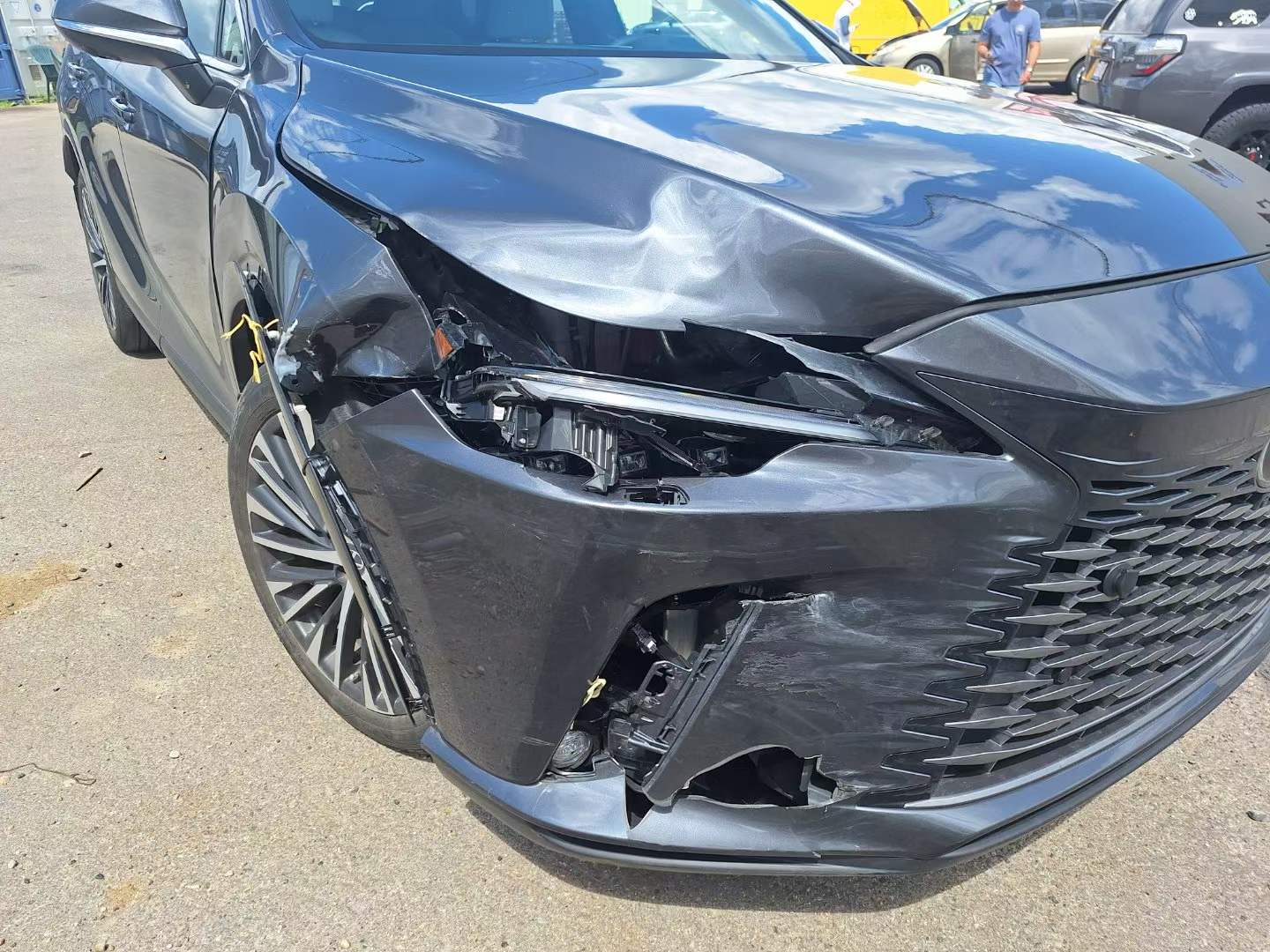 2024 款雷克萨斯 RX 350h 前部事故维修（卡尔加里，艾伯塔省） repair photo 2 Calgary