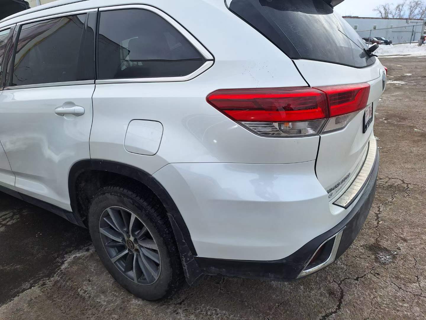 卡尔加里 2019年丰田 Highlander 左后保险杠翻新 repair photo 1 Calgary